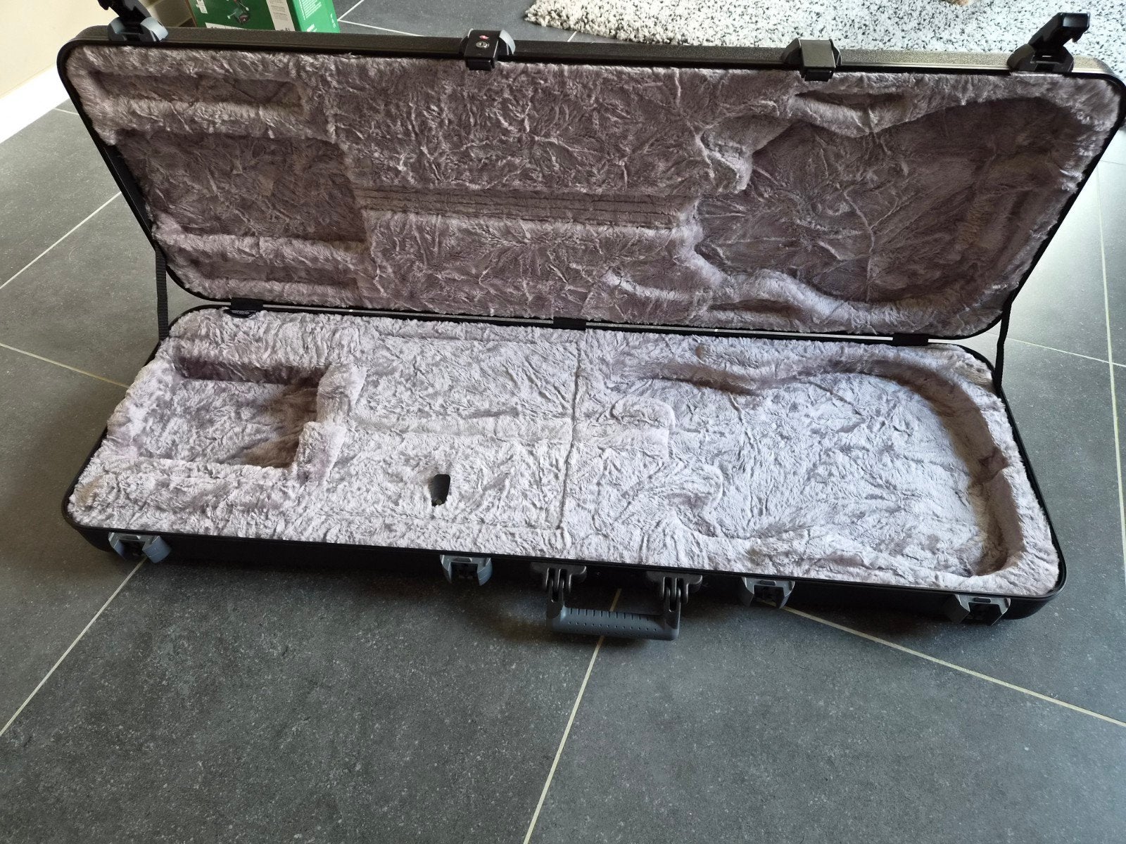 Fender koffer voor linkshandige precision bass, Ophalen