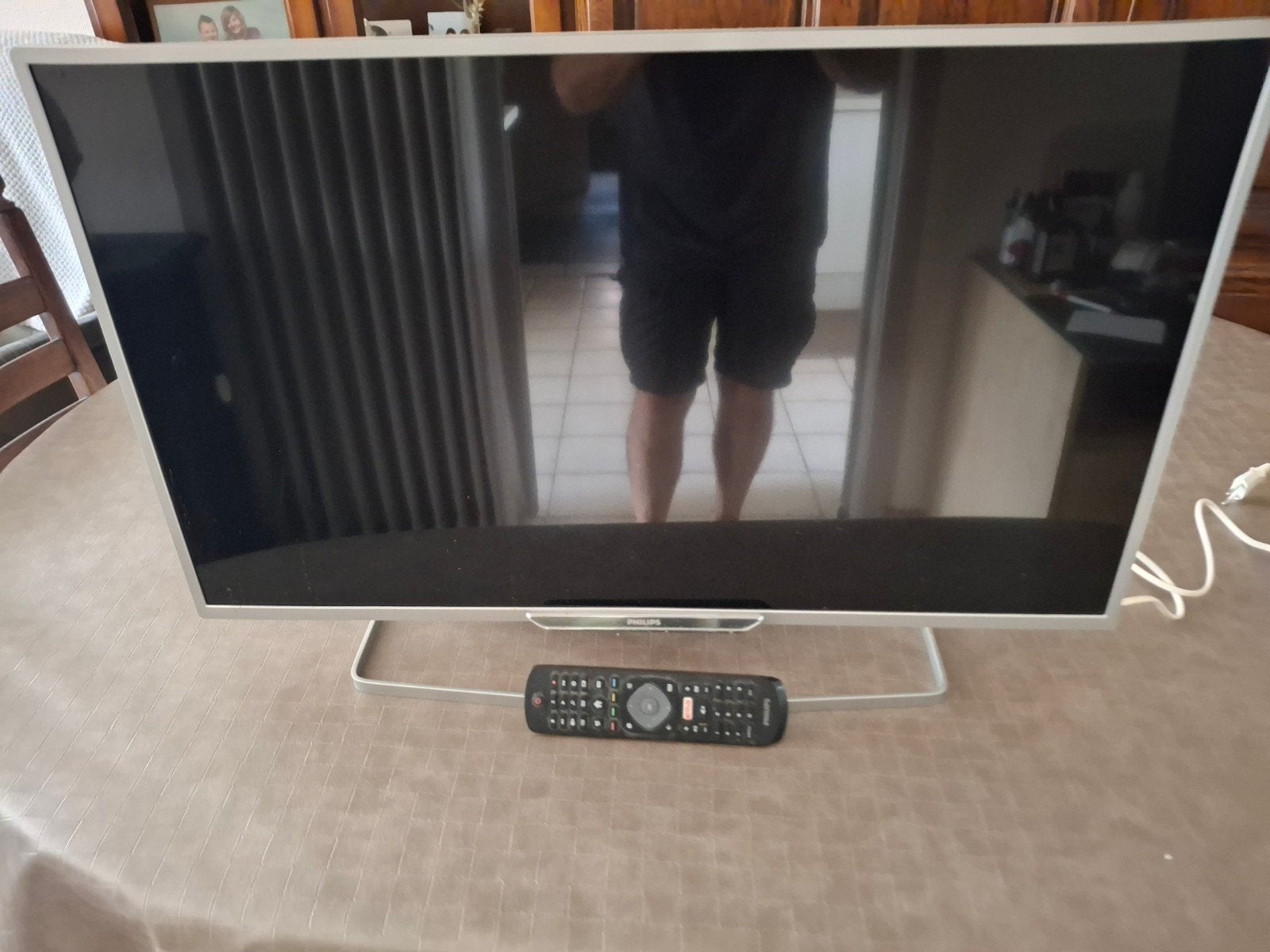 Tv philips 81 cm met witte boord, Audio, Tv en Foto, Televisies, Ophalen, Philips