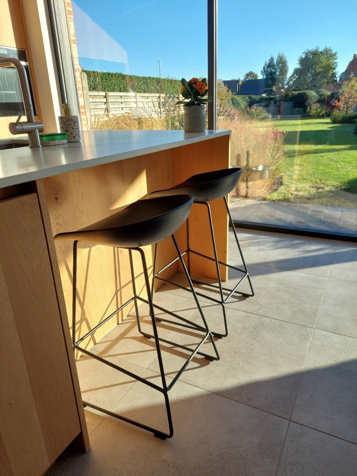 2 zwarte barstoelen merk HAY, Ophalen, Zo goed als nieuw