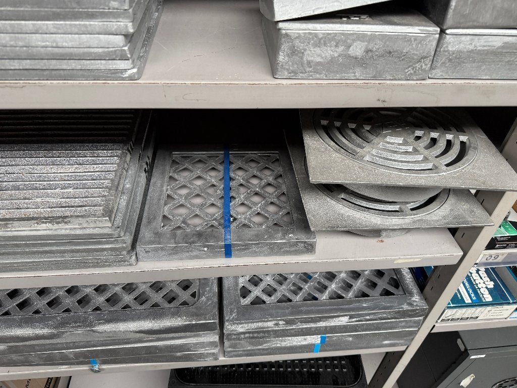 Roosters , kluizen, bouten, moeren, metalen kasten, ...., Doe-het-zelf en Bouw, Metalen, Nieuw, Overige metalen, Ophalen
