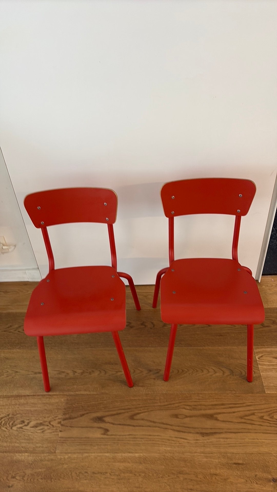 Kinderstoeltjes rood 2 stuks, Ophalen, Zo goed als nieuw
