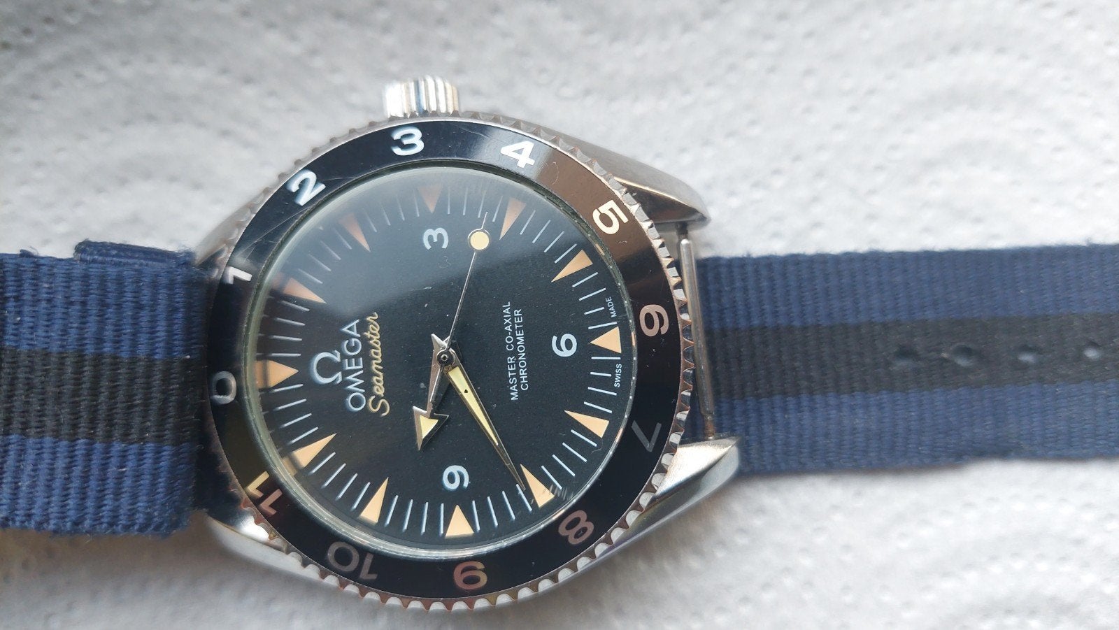 montre automatique Omega pour homme, Enlèvement
