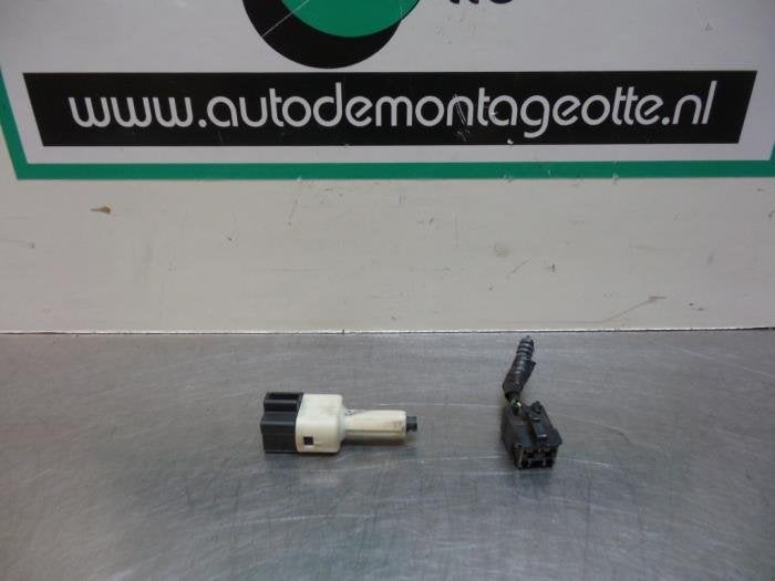 Commutateur feu de freinage d'un Peugeot 107 (107 05-), -, 3 mois de garantie, Utilisé, -