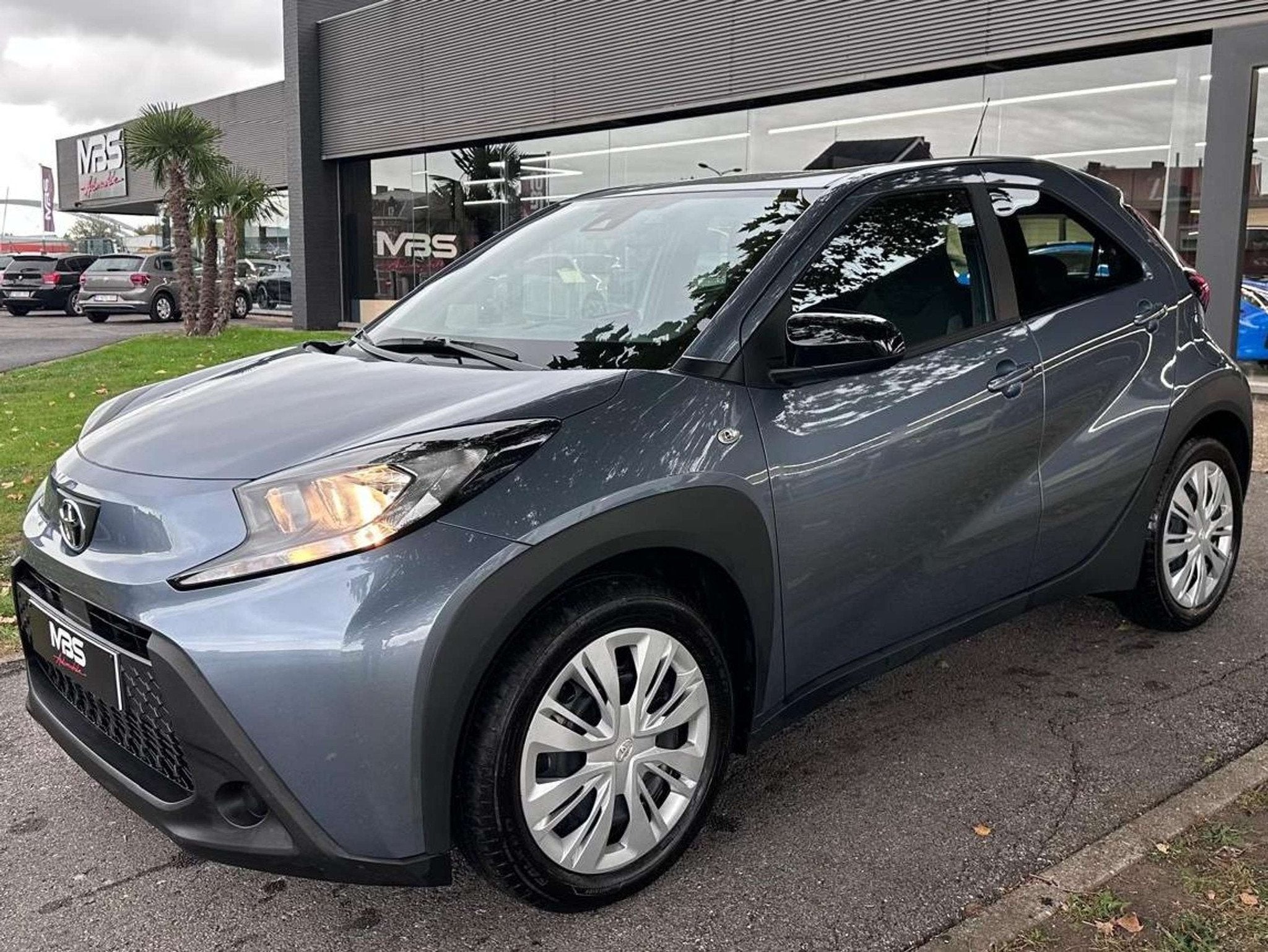 Toyota Aygo X * NAVI* CRUISE* CARPLAY* 1 PROP* CAMERA* GARAN, Voorwielaandrijving, Stof, Gebruikt, Zwart