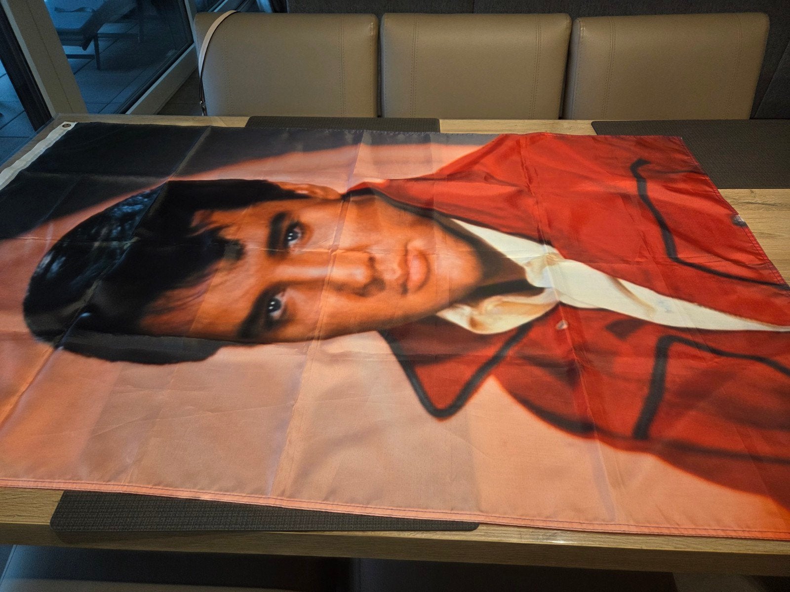 Elvis perfecte staat lengte 1,42cm breedte 91cm, Diversen, Vlaggen en Wimpels, Ophalen