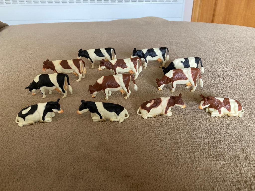 6 zwart/wit koeien + 6 bruin/wit koeien, schaal 1:32, Ophalen of Verzenden, Zo goed als nieuw, Boerderijdier, Beeldje of Figuurtje