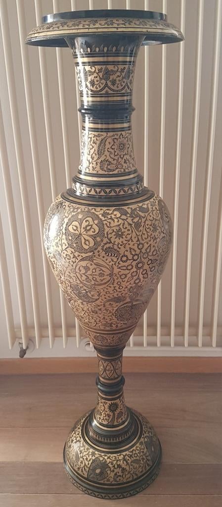 Oosterse bronzen vaas 125 cm. hoog en weegt 19 kgr.Prachtig, Antiek en Kunst, Antiek | Vazen, Ophalen