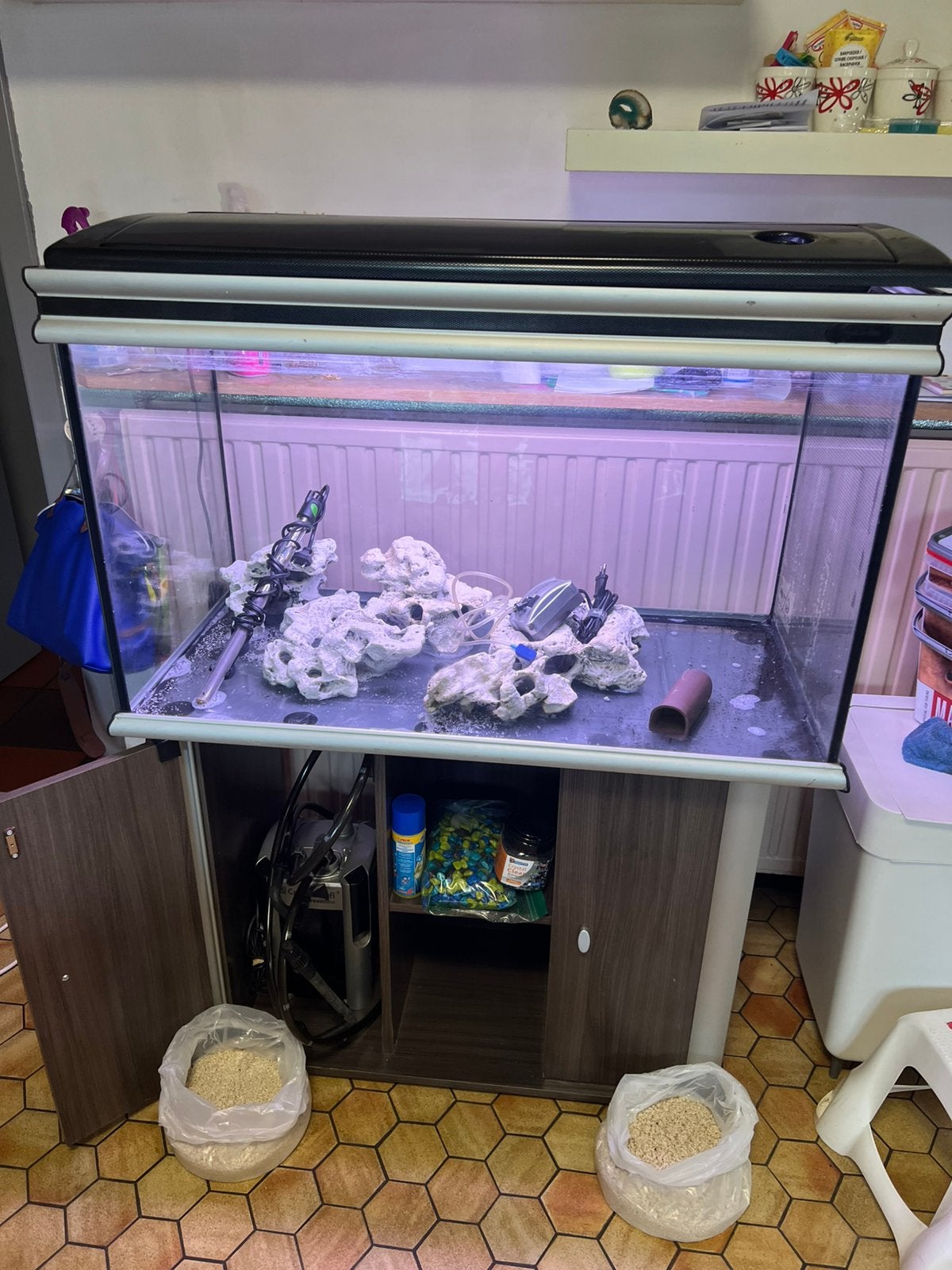 Aquarium met kast te koop, Enlèvement, Pompe, Comme neuf