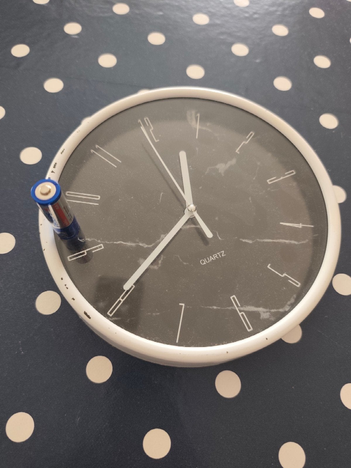 horloge murale à quartz + plus d'articles, Moderne, Analogique, Enlèvement, Blanc