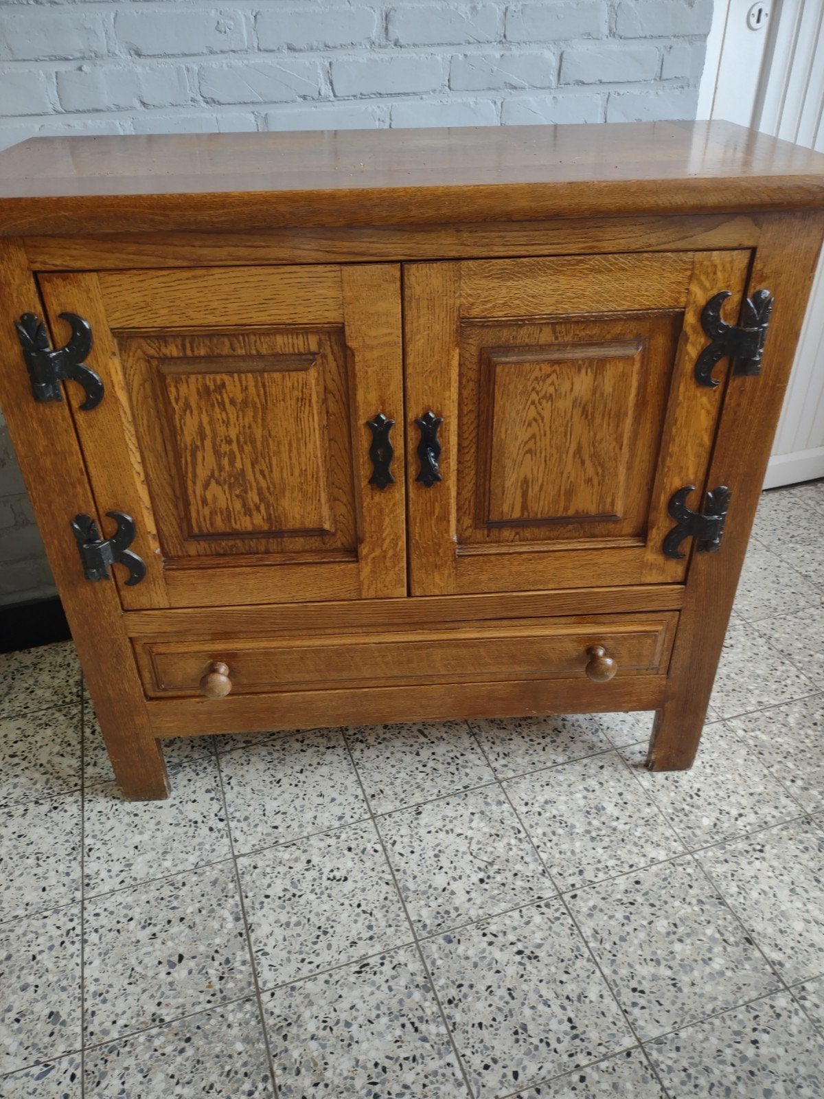 Mooi houten kastje., Enlèvement