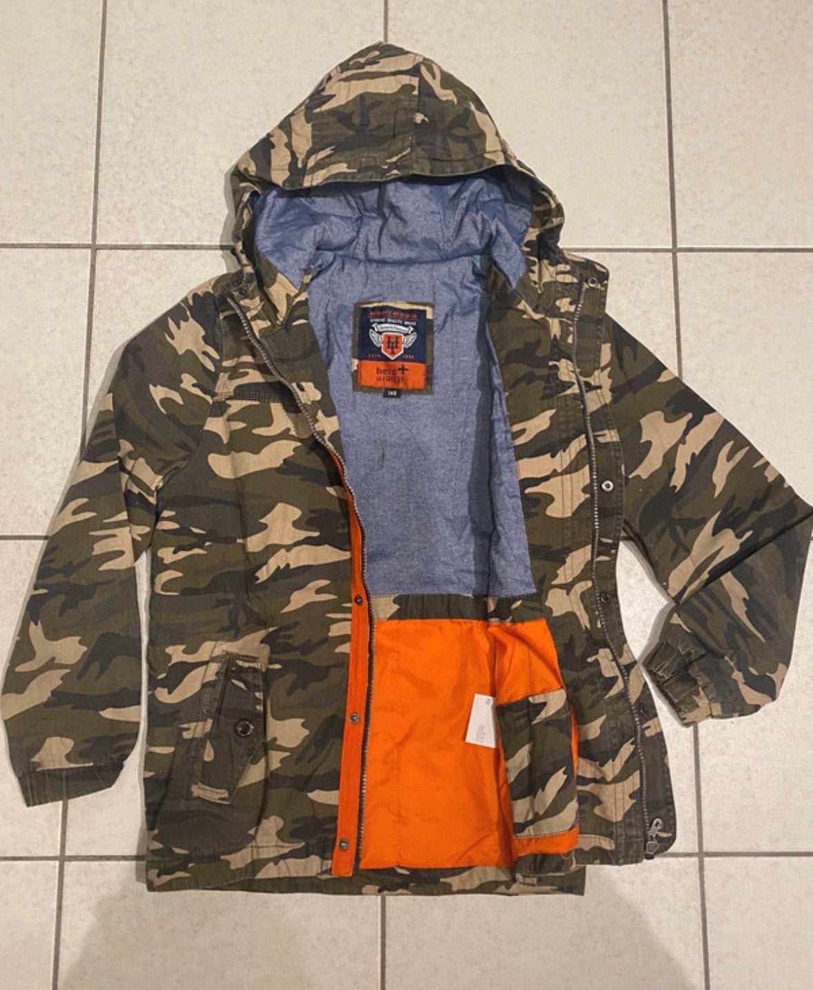 Veste C&A mixte enfant avec capuche taille 140, Enlèvement ou Envoi, Comme neuf, Garçon ou Fille, Manteau
