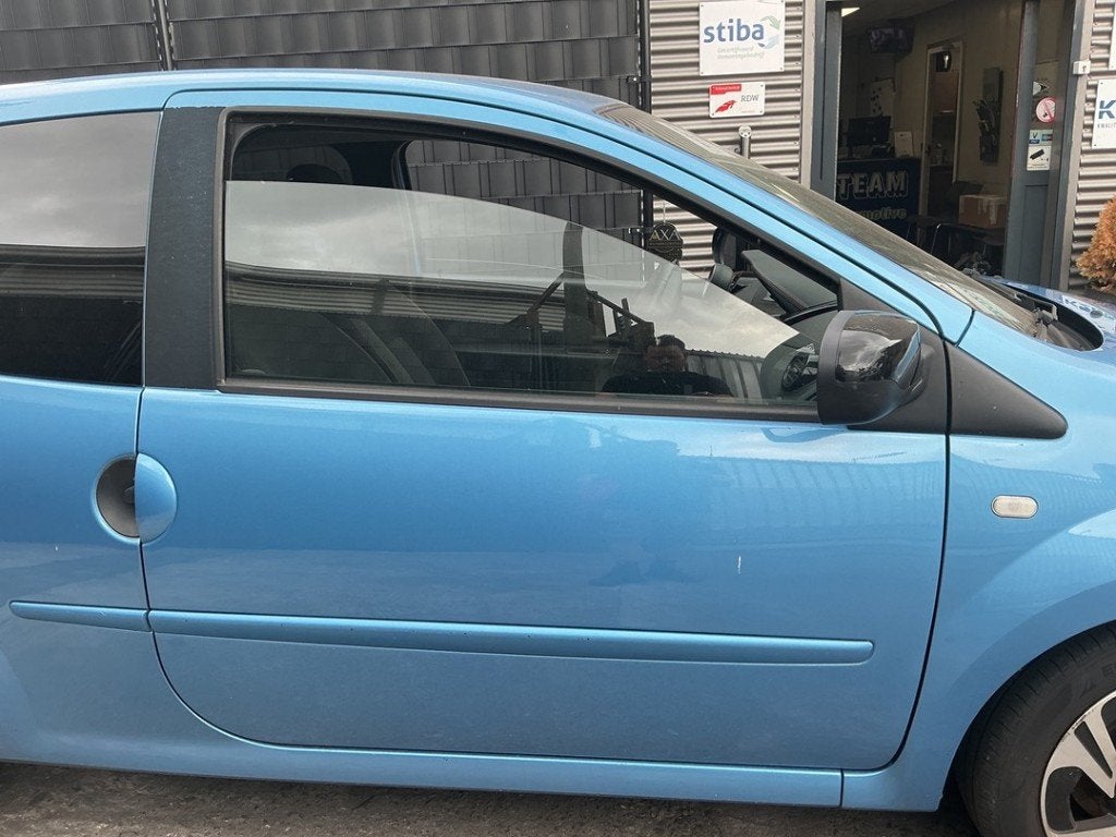 PORTIER RECHTS Renault Twingo II (CN) (01-2007/09-2014), Gebruikt, Rechts, Peter-Huppertz-Straße 5
51063  Köln, DE, Dialog.deutschland@renault.de