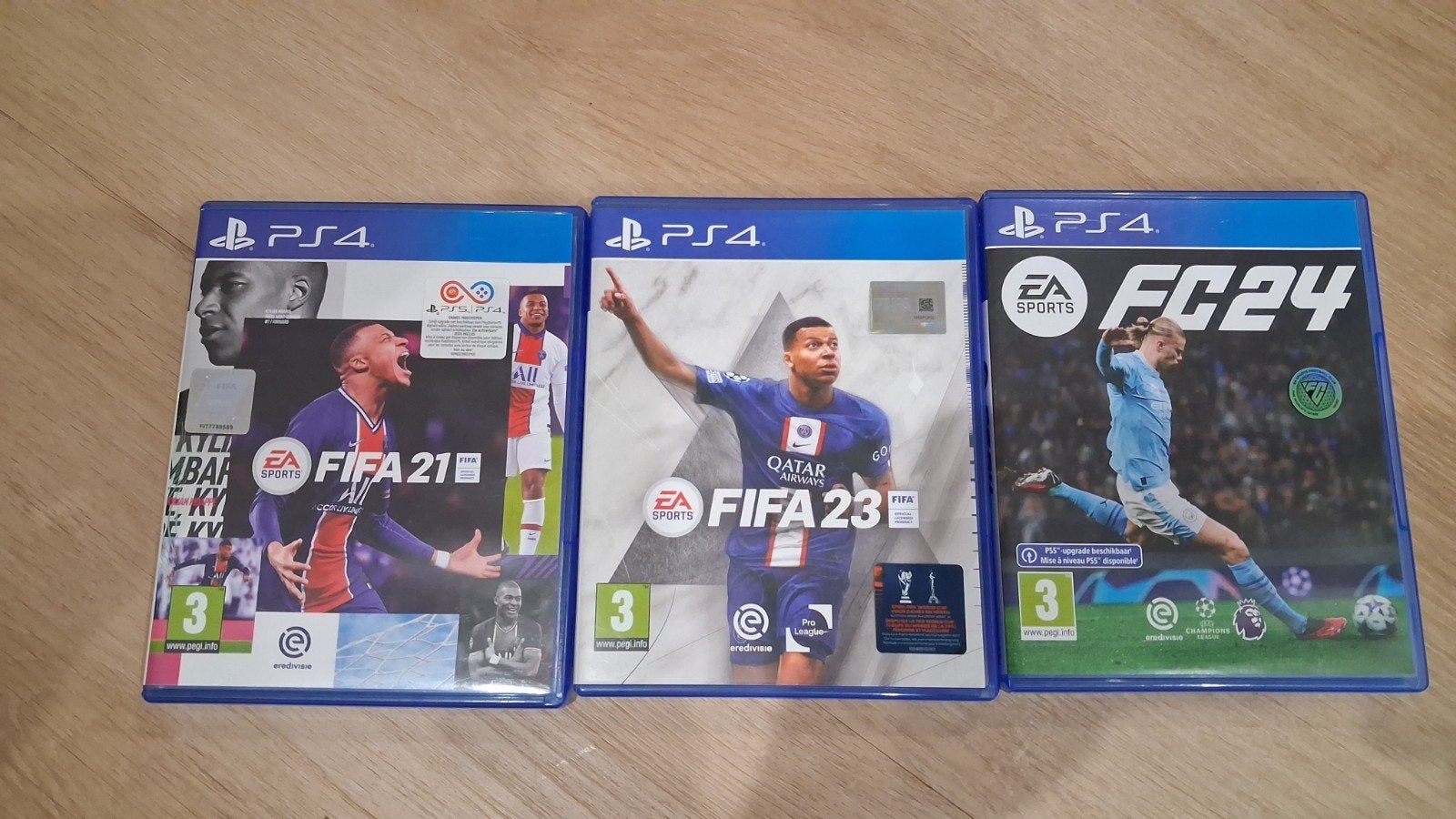 FIFA / EA Sports FC Bundel PS4 – FIFA 21, FIFA 23 & EA FC 24, Games en Spelcomputers, Games | Sony PlayStation Vita, Zo goed als nieuw