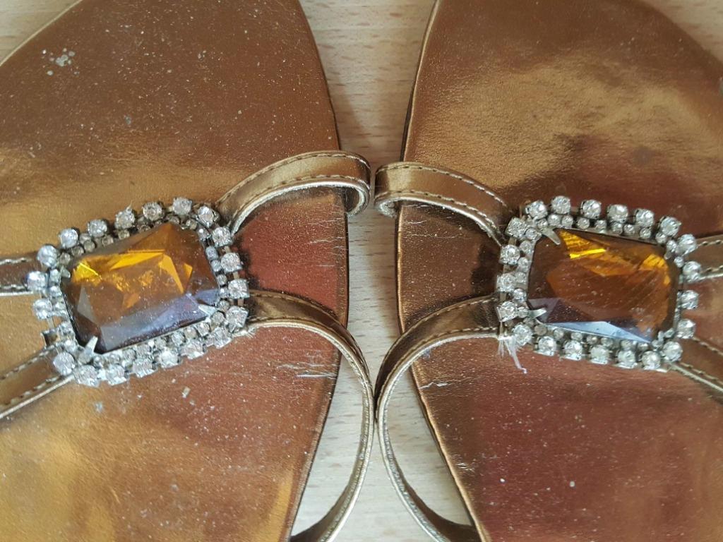 sandale plate Cecil cuivrée grosse pierre sertie strass 37, Enlèvement ou Envoi, Autres couleurs, Porté, Cécil