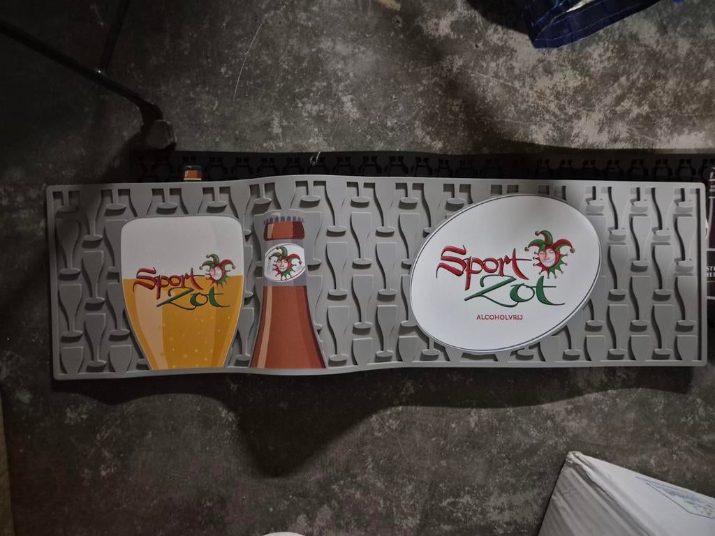 Plastieken toogmatje sportzot, Verzamelen, Biermerken, Verzenden