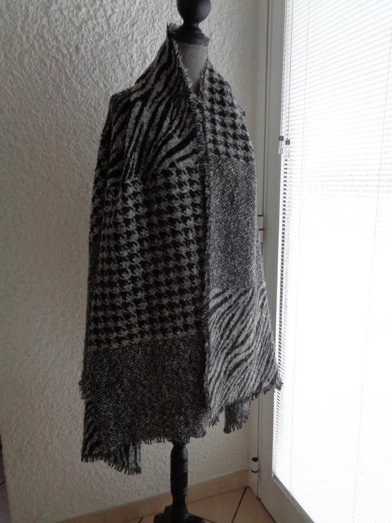 Echarpe châle chinée noir/gris 2m X 70 cm., Enlèvement ou Envoi, Porté, Écharpe