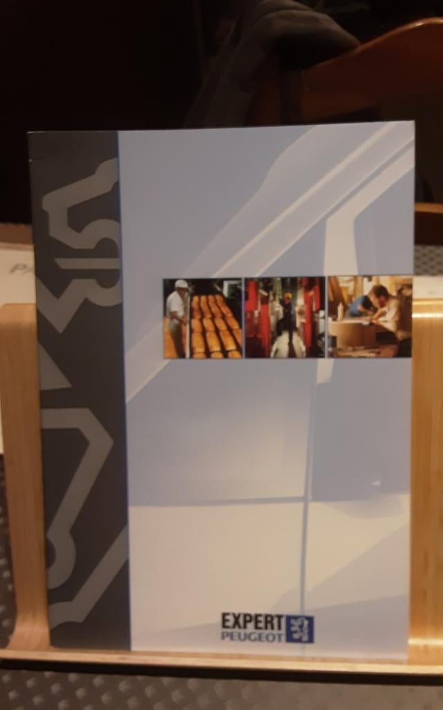 Brochure spécialisée PEUGEOT, Livres, Autos | Brochures & Magazines, Enlèvement ou Envoi, Comme neuf, Peugeot