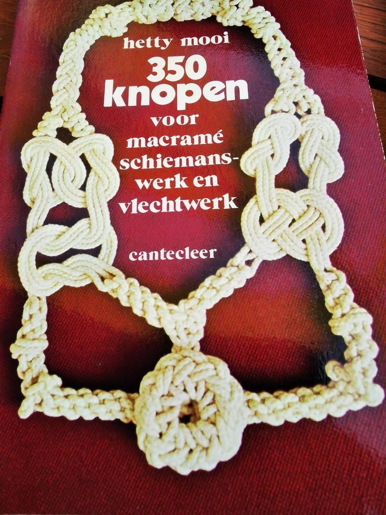 Hetty Mooi 350 knopen voor macramé schiemanswerk en vlecht, Ophalen of Verzenden, Zo goed als nieuw, Patroon of Boek