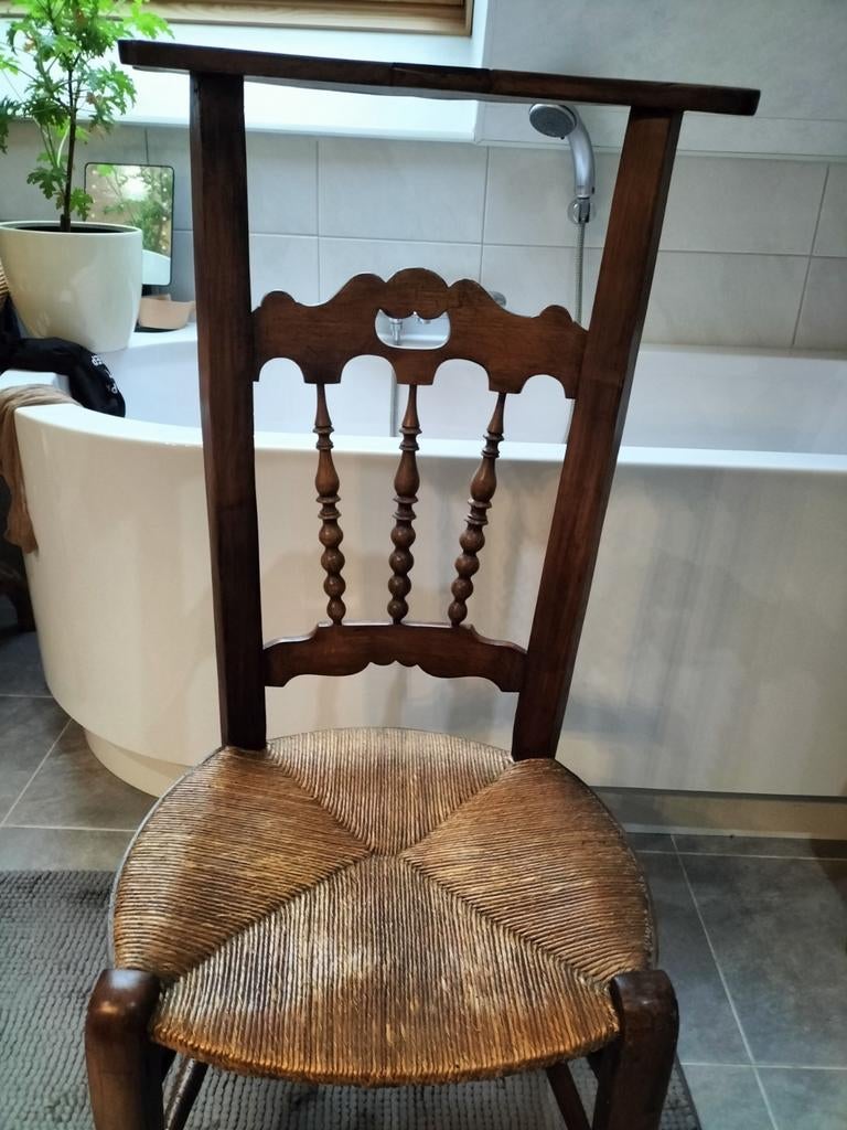 mooie bewerkte kerk stoel, Ophalen