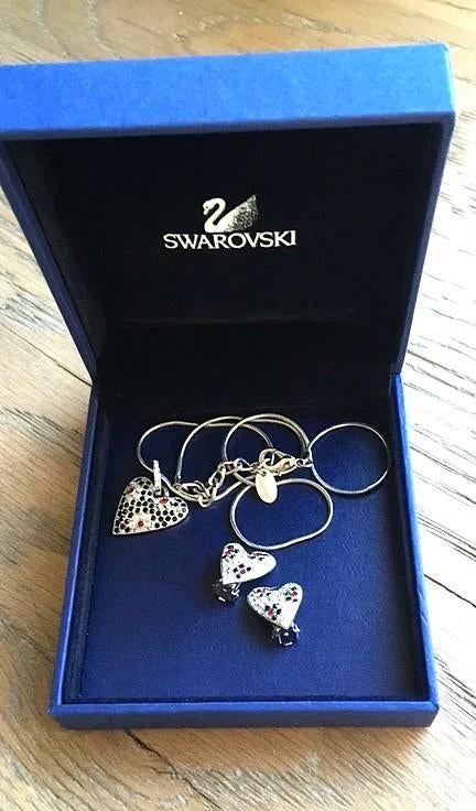 Sieradenset Swarovski hanger met hartje en oorringen, Overige materialen, Ophalen of Verzenden, Zo goed als nieuw, Met kristal