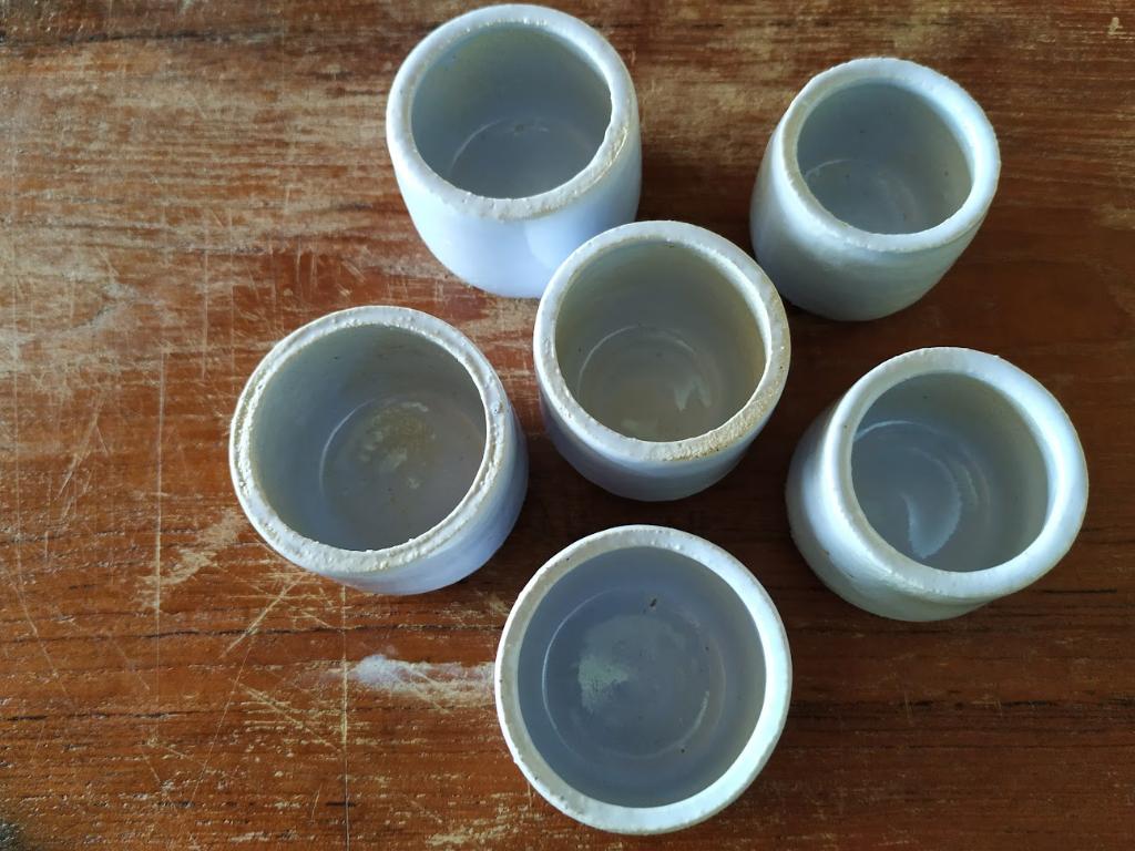 keramieken potjes handwerk 4 cm hoog, Enlèvement ou Envoi
