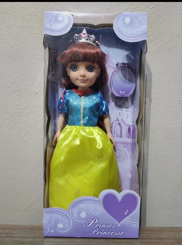 Poupée blanche neige, Poupée