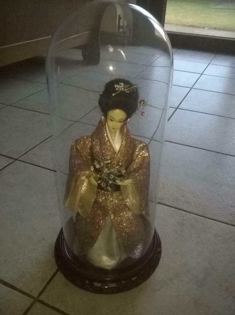 Handgemaakte geisha onder stolp, Ophalen