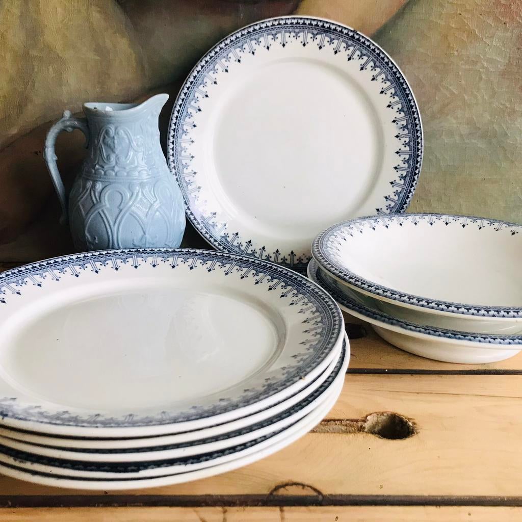 assiettes plates plateaux sur pied bas Petrus Regout Bordure, Antiquités & Art, Antiquités | Services (vaisselle) pièces, Enlèvement ou Envoi