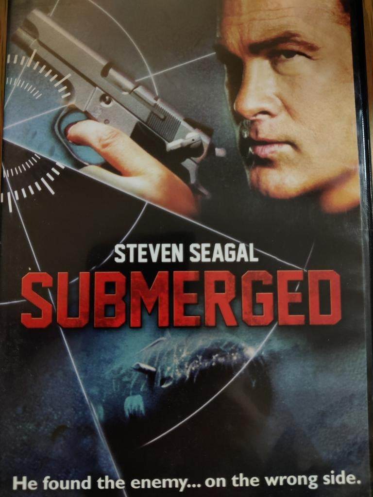 Submerged (2010) (Steven Seagal) DVD, CD & DVD, Enlèvement ou Envoi, Comme neuf