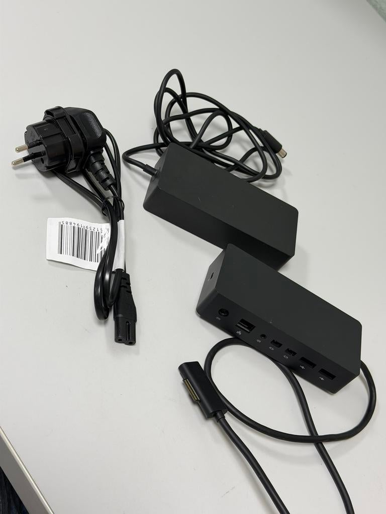 Microsoft Surface Dock 1 + station d'accueil avec adaptateur, Informatique & Logiciels, Enlèvement ou Envoi, Comme neuf, Station d'accueil