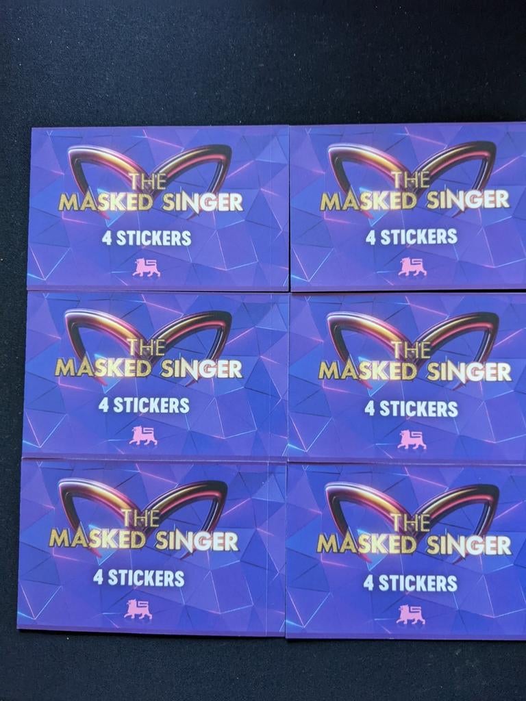 6 gesloten pakjes stickers The masked singer, Verzamelen, Supermarktacties, Verzenden