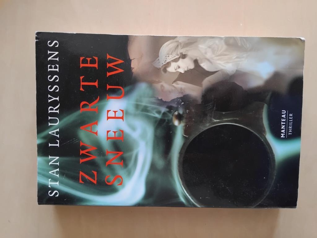 Boek Zwarte sneeuw -  Stan Lauryssens, Enlèvement ou Envoi