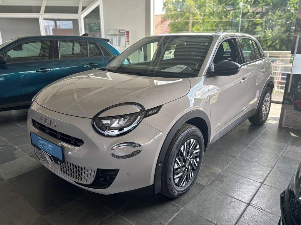 Fiat 600 HYBRID 136 PK, Auto's, Fiat, Beige, Bedrijf, Hybride Elektrisch/Benzine, SUV of Terreinwagen