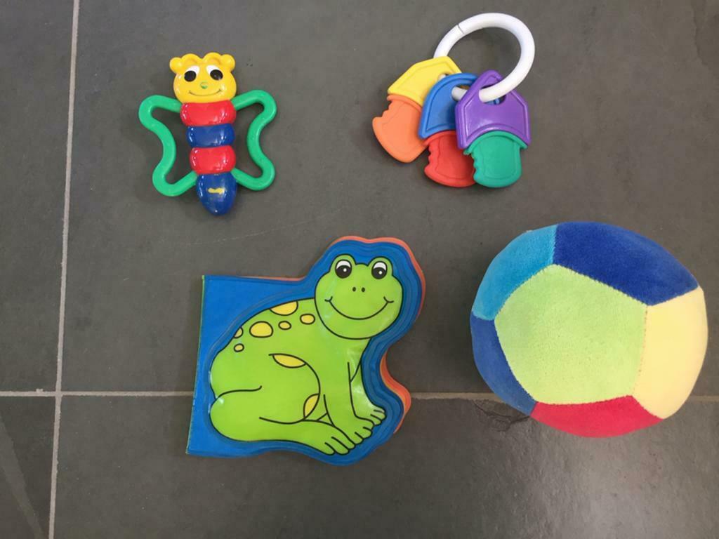 Set van 4 speeltjes, Ophalen of Verzenden, Gebruikt, Rammelaar, Met geluid
