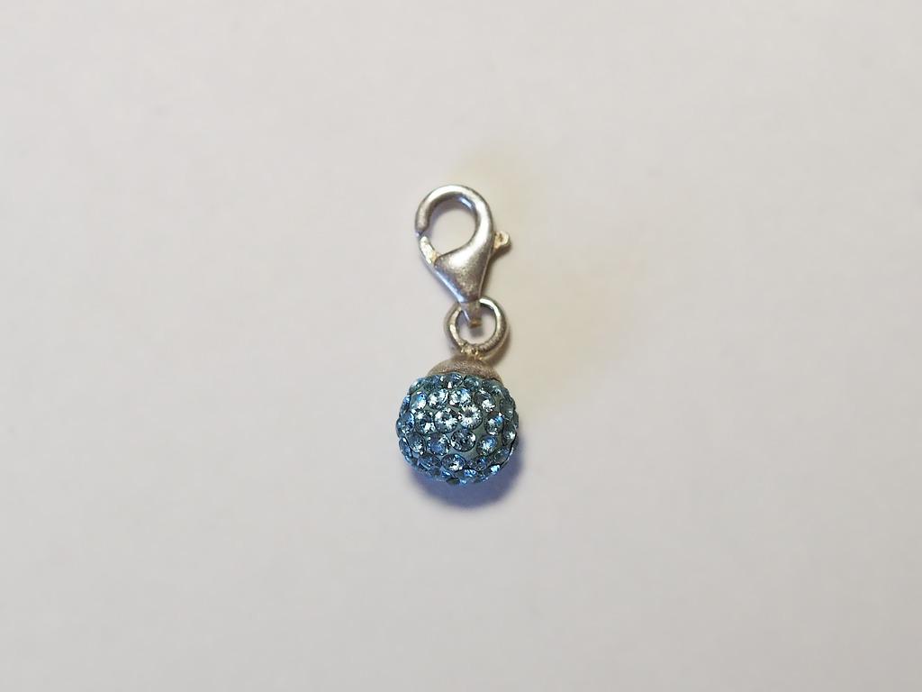 Sterling zilveren bedel lichtblauw bolletje Swarovski, Bijoux, Sacs & Beauté, Bracelets à breloques, Autres marques, Enlèvement ou Envoi