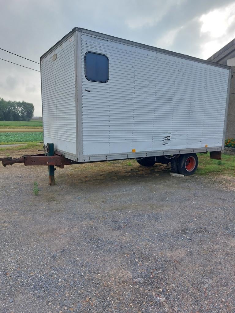 Abri stable, abri de prairie