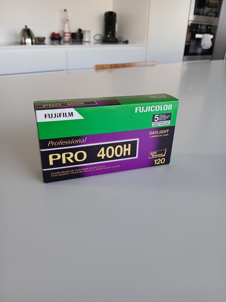 Boîte fermée avec film Fujifilm pro 400H 120 (5 rouleaux), Enlèvement ou Envoi