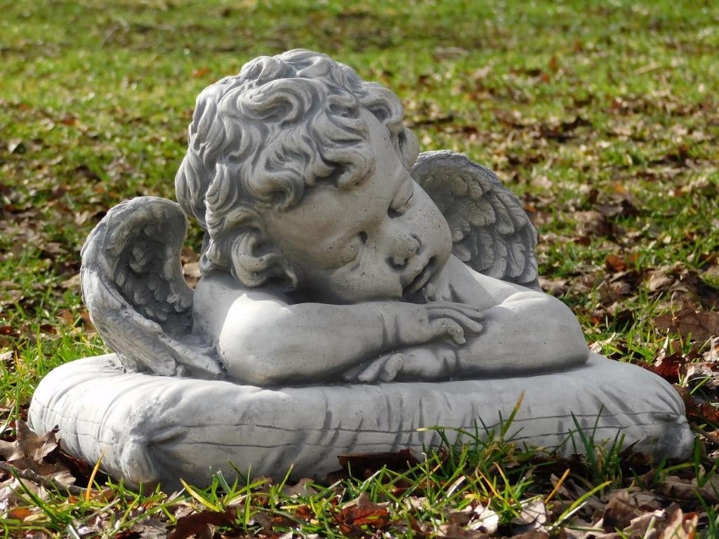 Statue d'ange sur coussin - Pierre, Enlèvement ou Envoi, Pierre, Ange