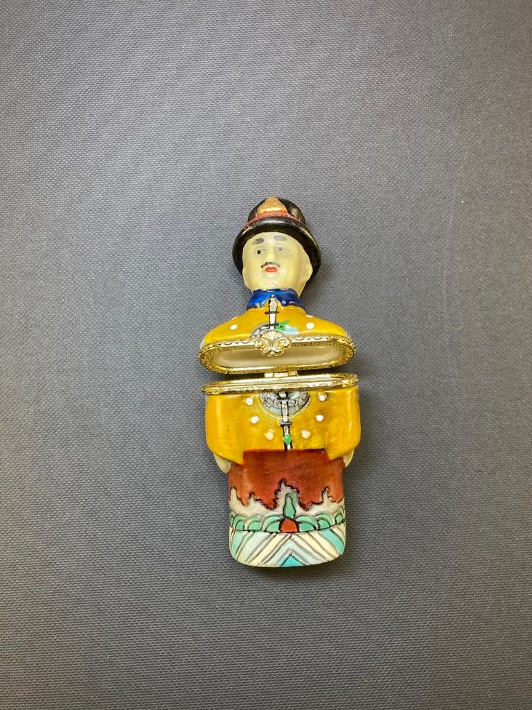 Boîte à pilules en porcelaine émaillée, Antiquités & Art, Enlèvement ou Envoi
