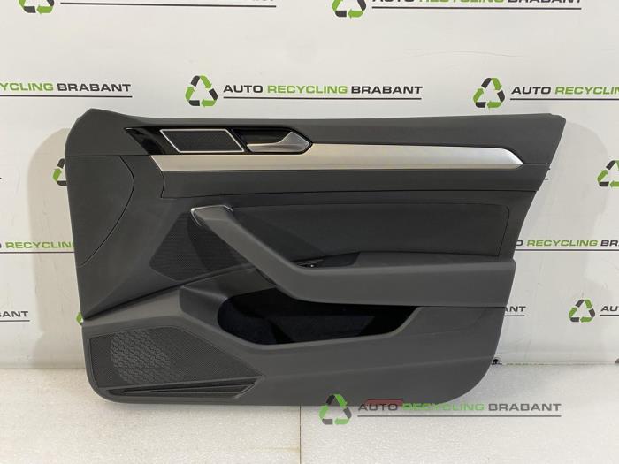 Portierbekleding 4Deurs rechts-voor van een Volkswagen Passa, Gebruikt, -, -, Ophalen of Verzenden