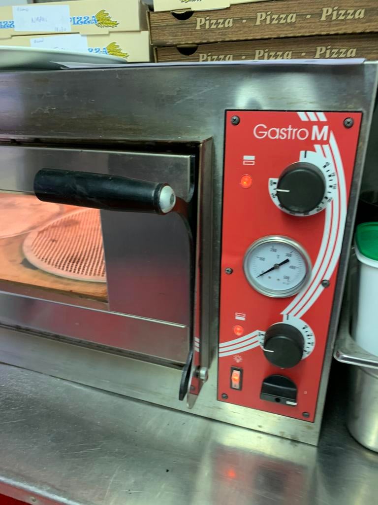 Pizzaoven electrisch ( 220v), Elektronische apparatuur, Ophalen, Zo goed als nieuw, Vrijstaand