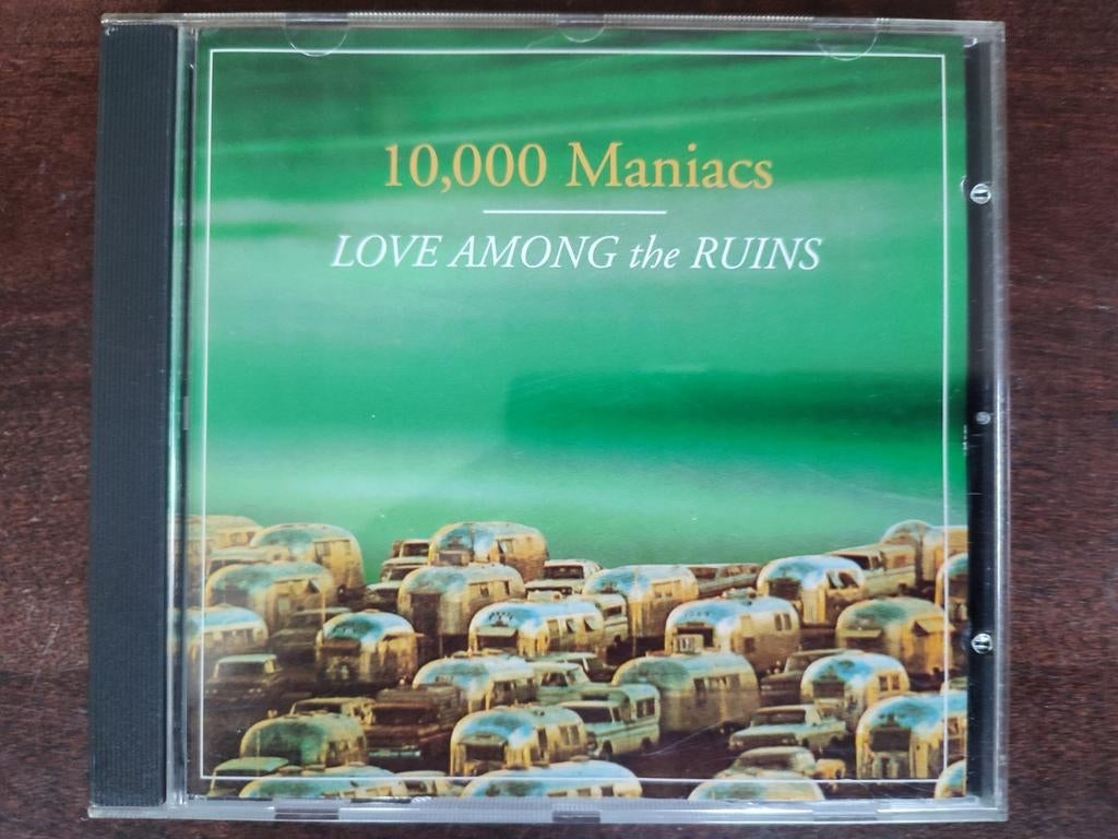 CD : 10.000 MANIACS - LOVE AMONG THE RUINS, Ophalen of Verzenden, Zo goed als nieuw