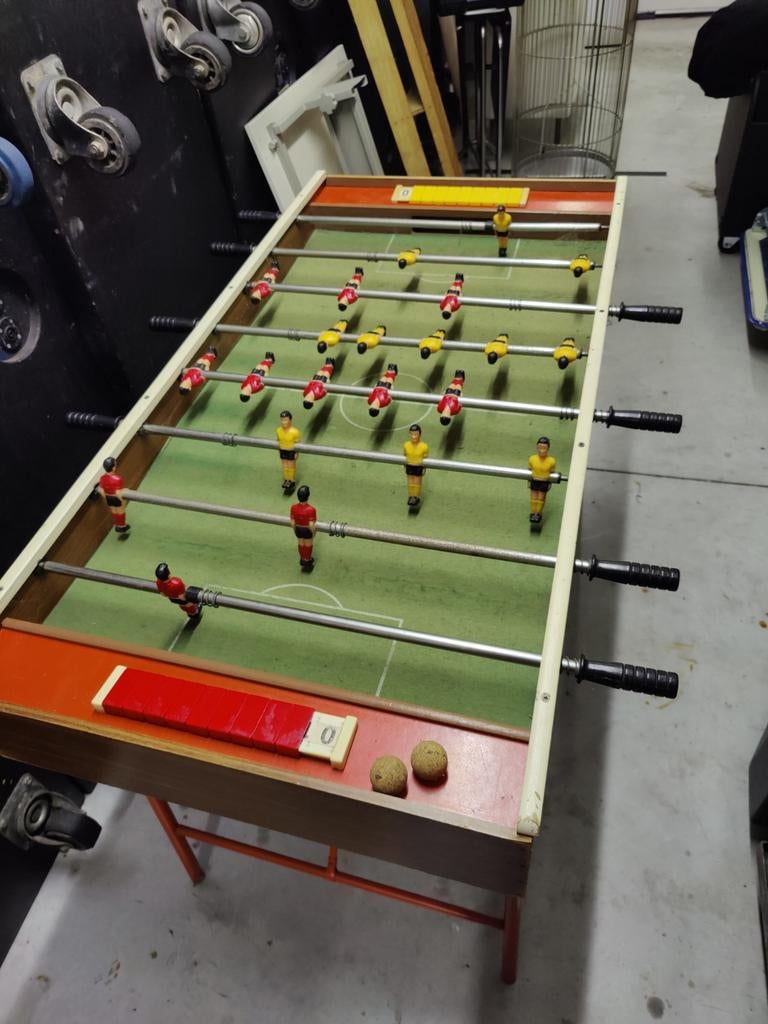 Oude maar functionele kickertafel, Sport en Fitness, Biljarten en Poolen, Ophalen, Gebruikt, Overige typen