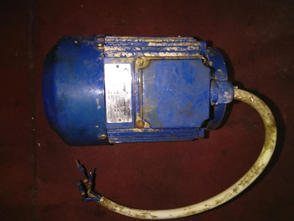 US 8024 elektromotor tri 3x220vin zeer goede staat, Doe-het-zelf en Bouw, Ophalen of Verzenden, Zo goed als nieuw, Elektromotor