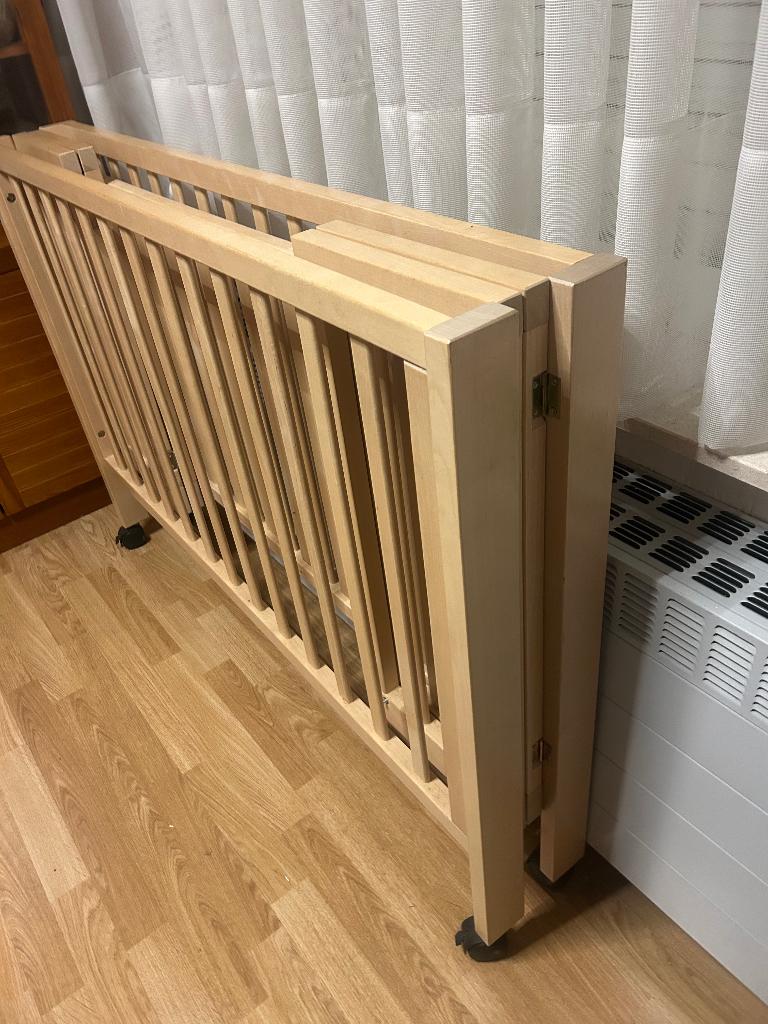 Nieuw natuurhout opvouwbaar kinder babybed, Ophalen, Nieuw, Minder dan 140 cm, Matras