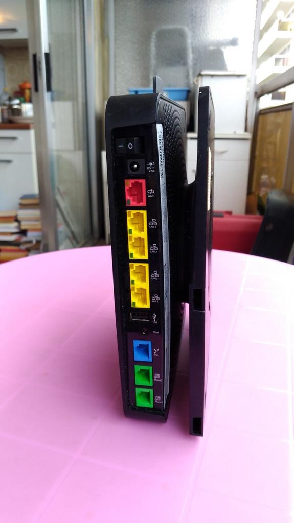 MODEM ROUTER B BOX 3 V+, Ophalen, Zo goed als nieuw, Router met modem, PROXIMUS