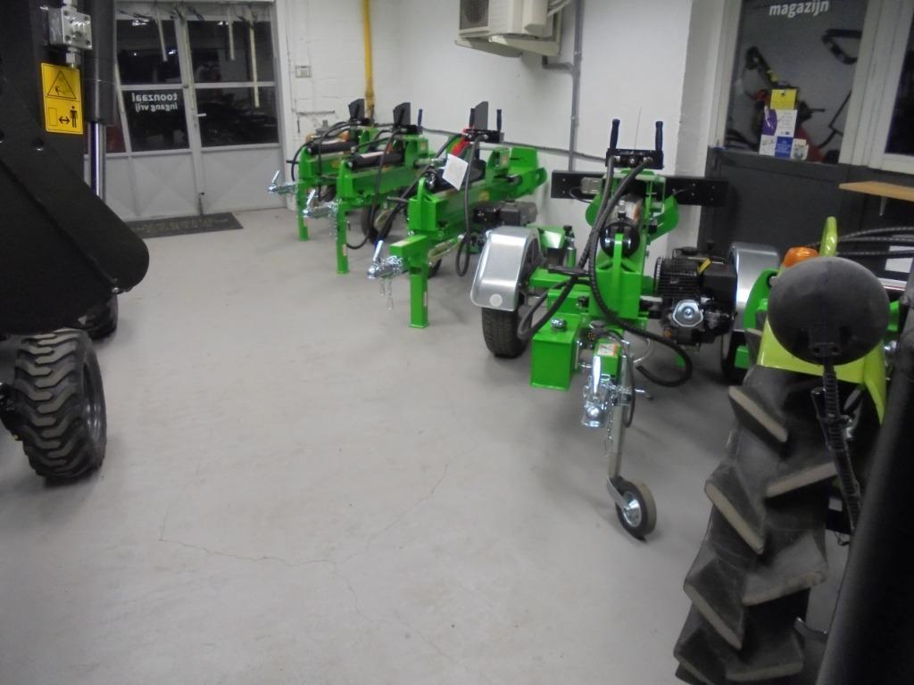 Houtkliever 22 ton-35 ton op aanhanger snel vervoer, Ophalen, Kloofmachine