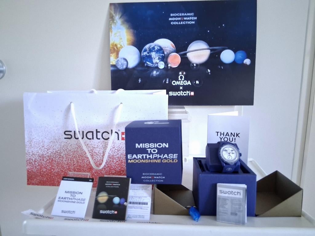 OMEGA x SWATCH Mission To Earthphase - Moonshine Gold, Handtassen en Accessoires, Overige materialen, Polshorloge, Overige materialen