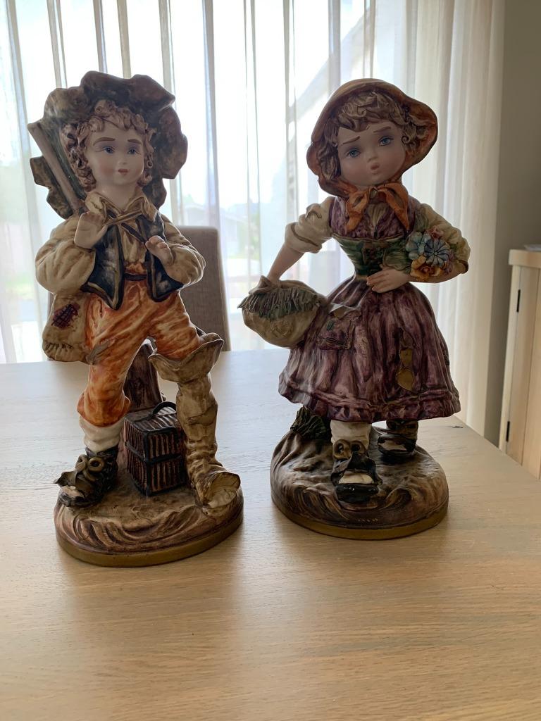 Garçon et fille de village en porcelaine de Capodimonte, Enlèvement ou Envoi