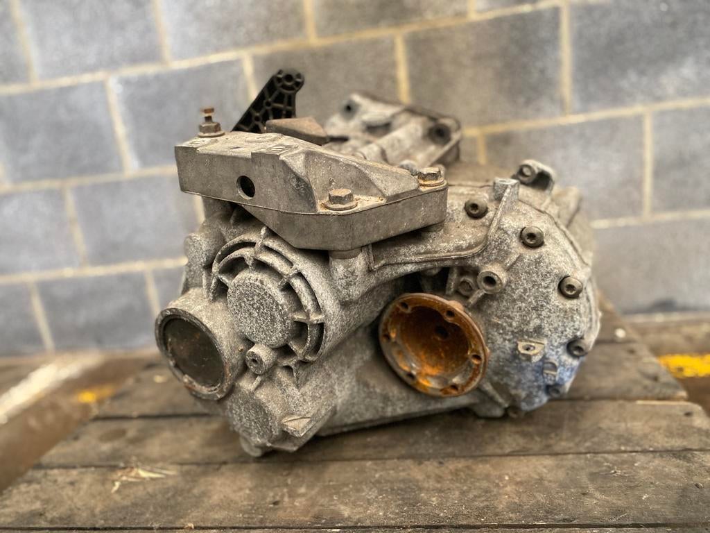 boite a vitesse VAG VW passat B7 code NFU CFFB, Enlèvement, Utilisé, Volkswagen